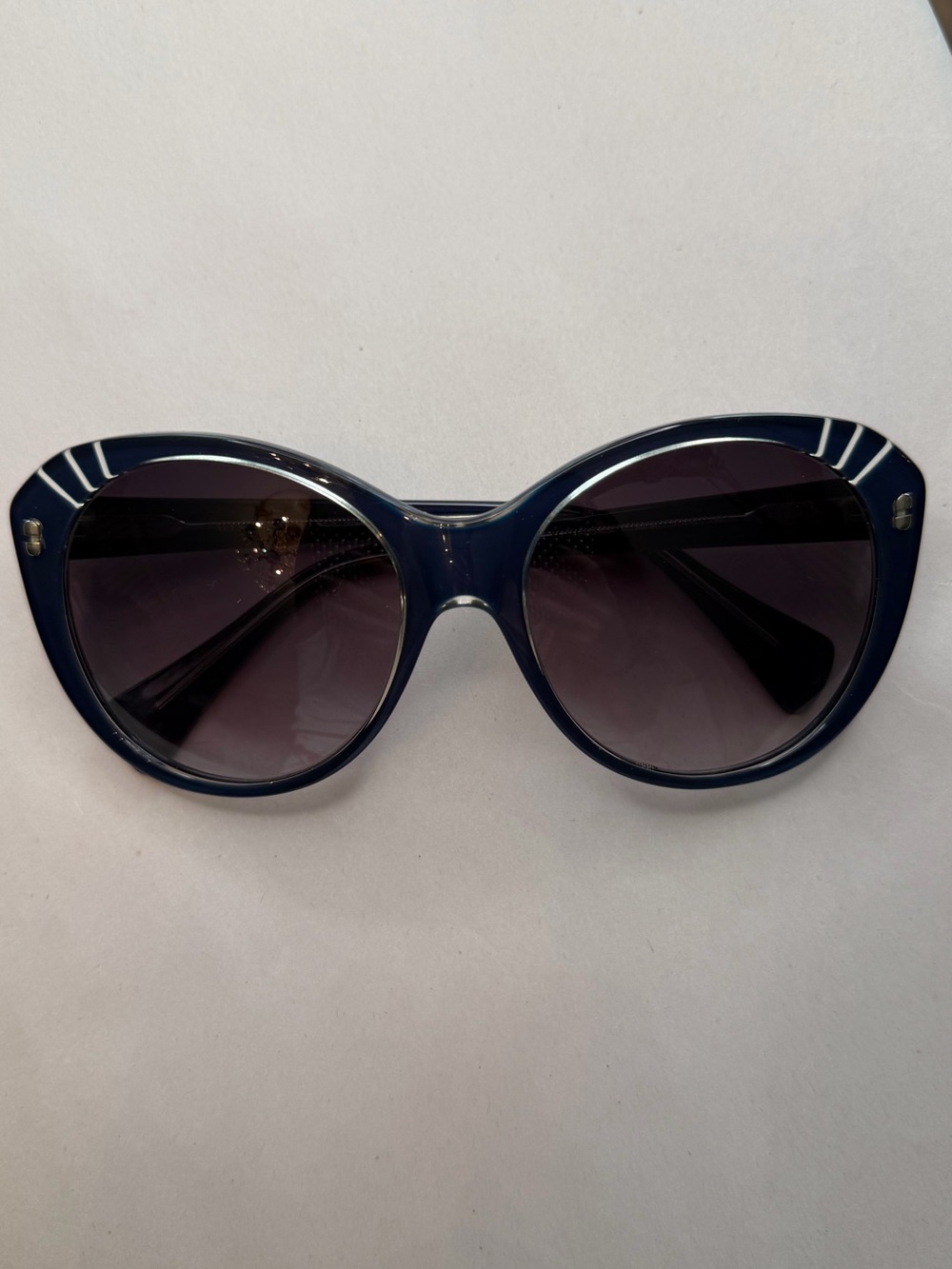 Alexander McQueen Navy Cat-Eye Sunglasses with Dark Lenses